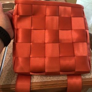 Harvey’s seatbelt crossbody